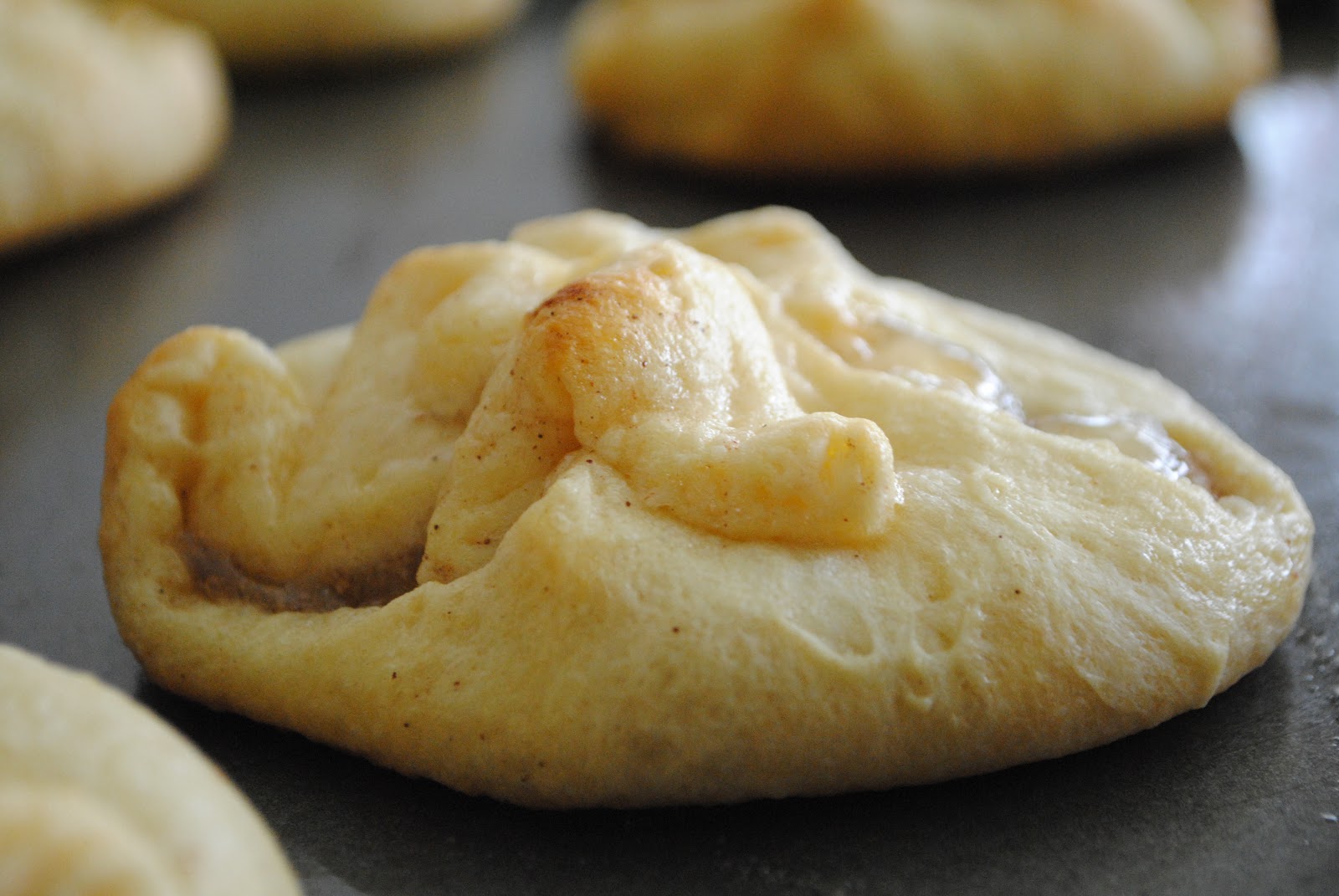 Calico and Cupcakes Caramel Apple Mini Pie Pockets