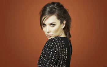 anna friel