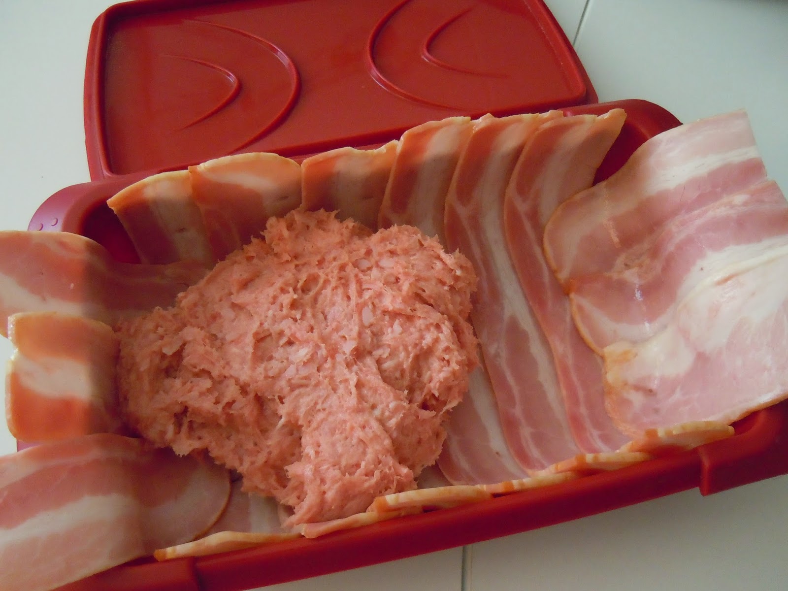 "Pal vientre, todo lo que entre" Pastel de carne y bacon al microondas