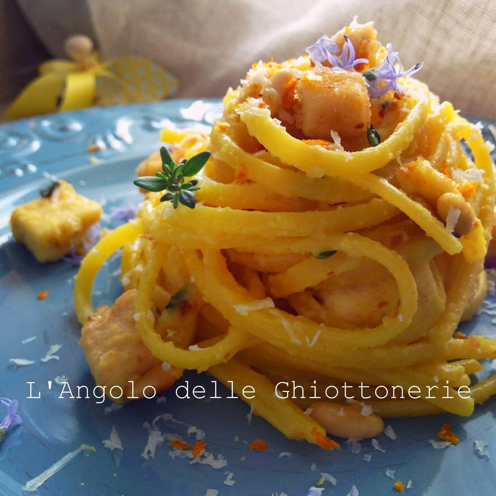 linguine allo zafferano con pepato fresco di sicilia, spada in panure aromatica e zeste d'arancia
