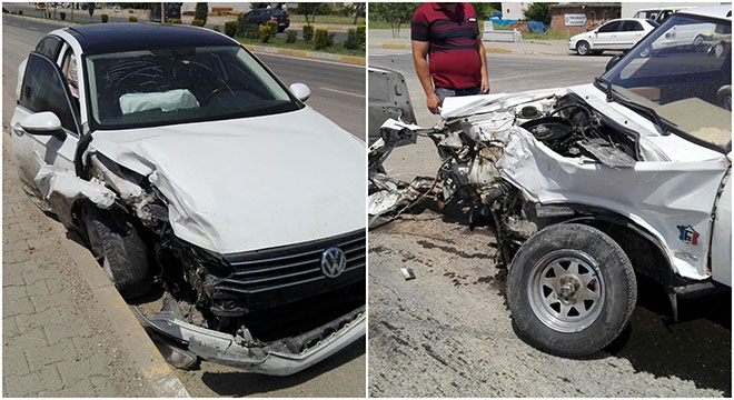 Diyarbakır Çınar'da otomobiller çarpıştı: 4 yaralı Diyarbakır Çınar'da otomobiller çarpıştı: 4 yaralı