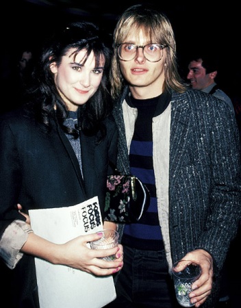 Freddy Moore y Demi Moore Foto de Freddy Moore y Demi Moore con un vaso en la mano