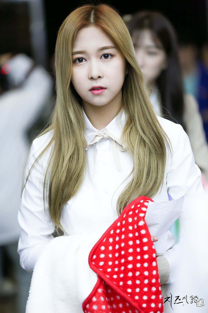 WJSN Dayoung Proves Her Natural Beauty Through Childhood Photo - Daily