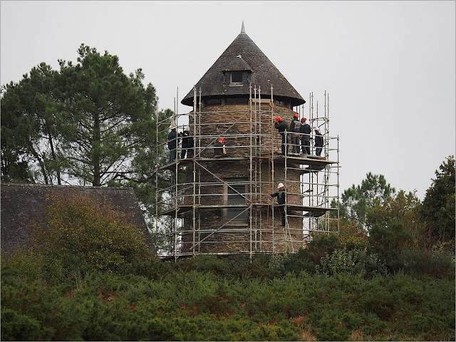 L'association études et chantiers répare le Moulin de Cojoux