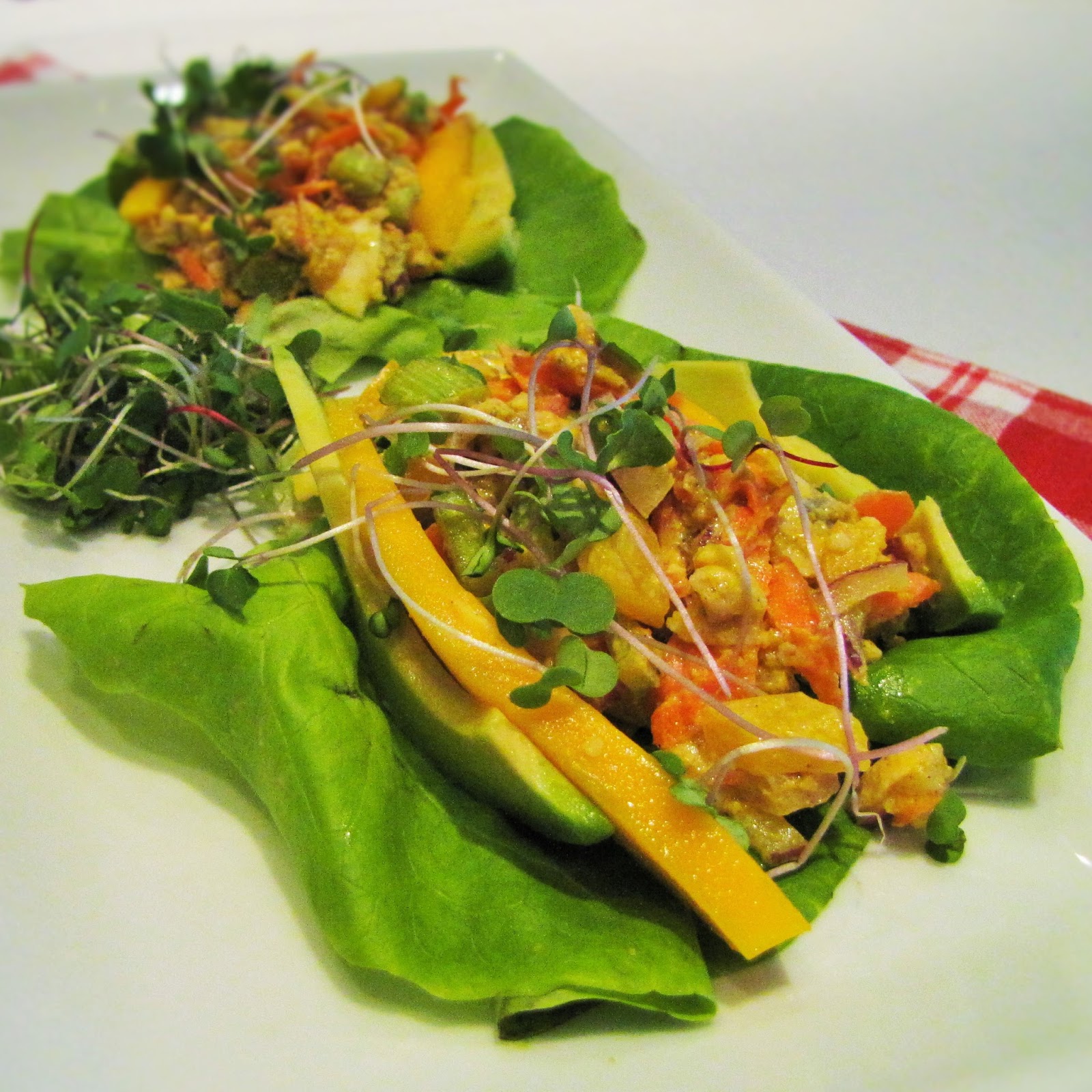 Ready Health Go CURRIED TEMPEH SALAD IN LETTUCE CUP