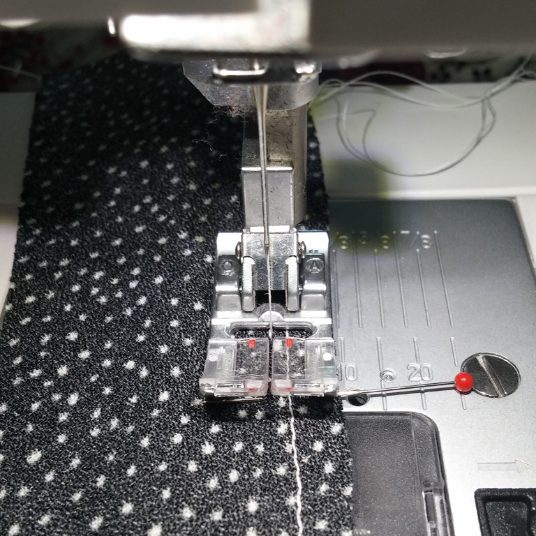 Binding technique How to sew a narrow French Bias Facing Passoa