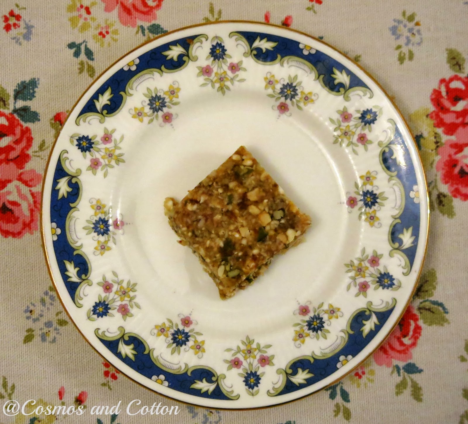 Cosmos and Cotton Healthy Fruit, Nut and Oat Bar a recipe