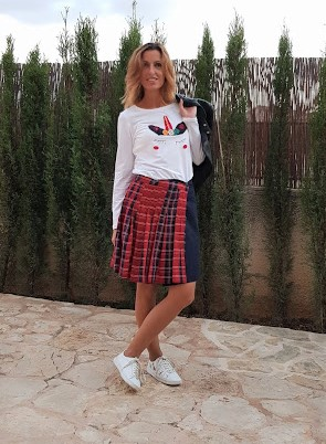 Camiseta unicornio y falda plisada