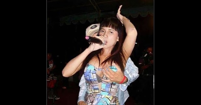 Saweran Hot Goyang Dangdut Joget Hajatan Vulgar Saweran Dangdut Dangdut saweran — goyang dumang 08:28. saweran hot goyang dangdut joget