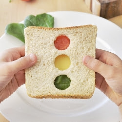 Creative Lunchbox ideas for Tweens and Teens: Stoplight Sandwich