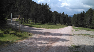 Zona intermedia de Sahún con el desvío al Collado de la Cruz Zona intermedia de Sahún con el desvío al Collado de la Cruz