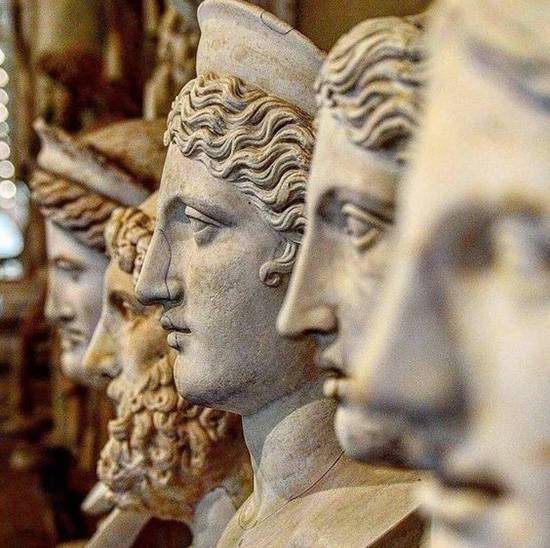 Risultati immagini per miracoli degli Dei pagani