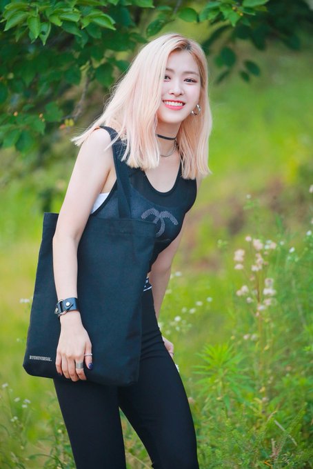 취향저격하던 날의 있지 ITZY 류진 분위기 모음.jpgif | 인스티즈