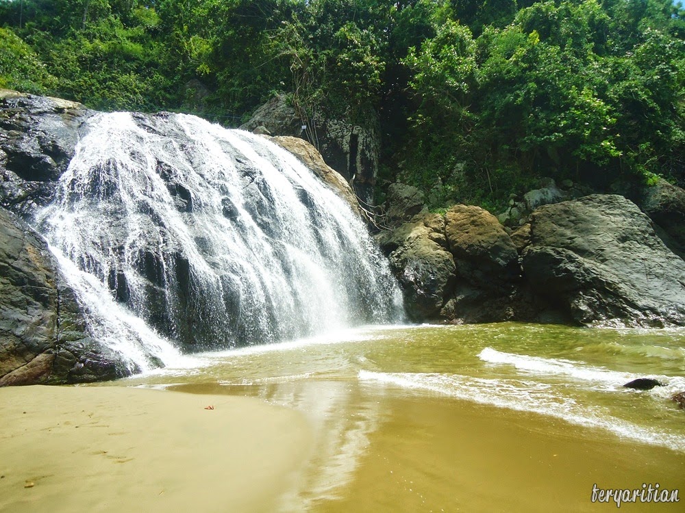 Pemandangan Pantai Banyu Anjlok Malang Pemandangan Pantai Banyu Anjlok Malang