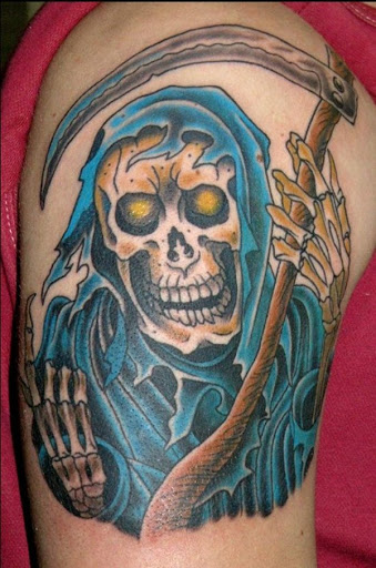 Um sorriso Grim Reaper tatuagem. Isto é, ao invés de um feliz representação do reaper como vigas com alegria para o número de almas que ele vai ter. A capa também está colorido em azul brilhante, bem como parte da foice.