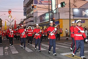 O DIA EM QUE PINDA PAROU PRA VER A BANDA PASSAR!