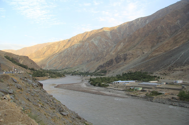 Tadjikistan, Haut-Badakhshan, Pamir, Kalaï Khum, Panj, Afghanistan, © L. Gigout, 2012