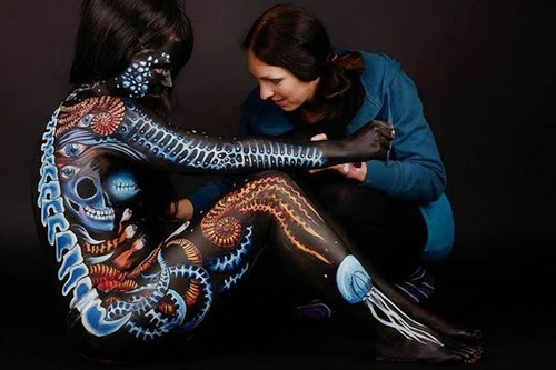 11-Gesine-Marwedel-Living-Art-in-Body-Painting-www-designstack-co