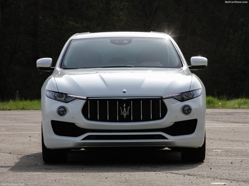 GIÁ XE 5 CHỖ MASERATI LEVANTE CÓ GÌ HAY?.