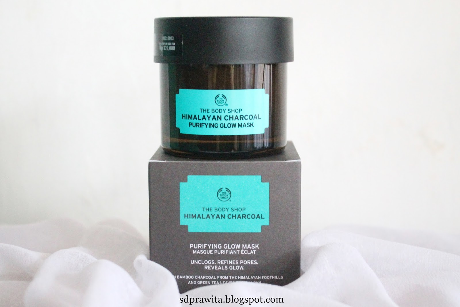 Review The Body Shop Himalayan Charcoal Purifying Glow Mask FIRADWIP