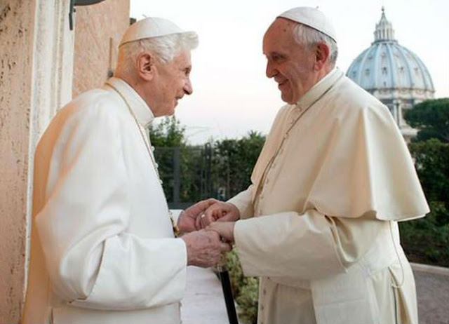 Papa emérito Bento XVI e Papa Francisco