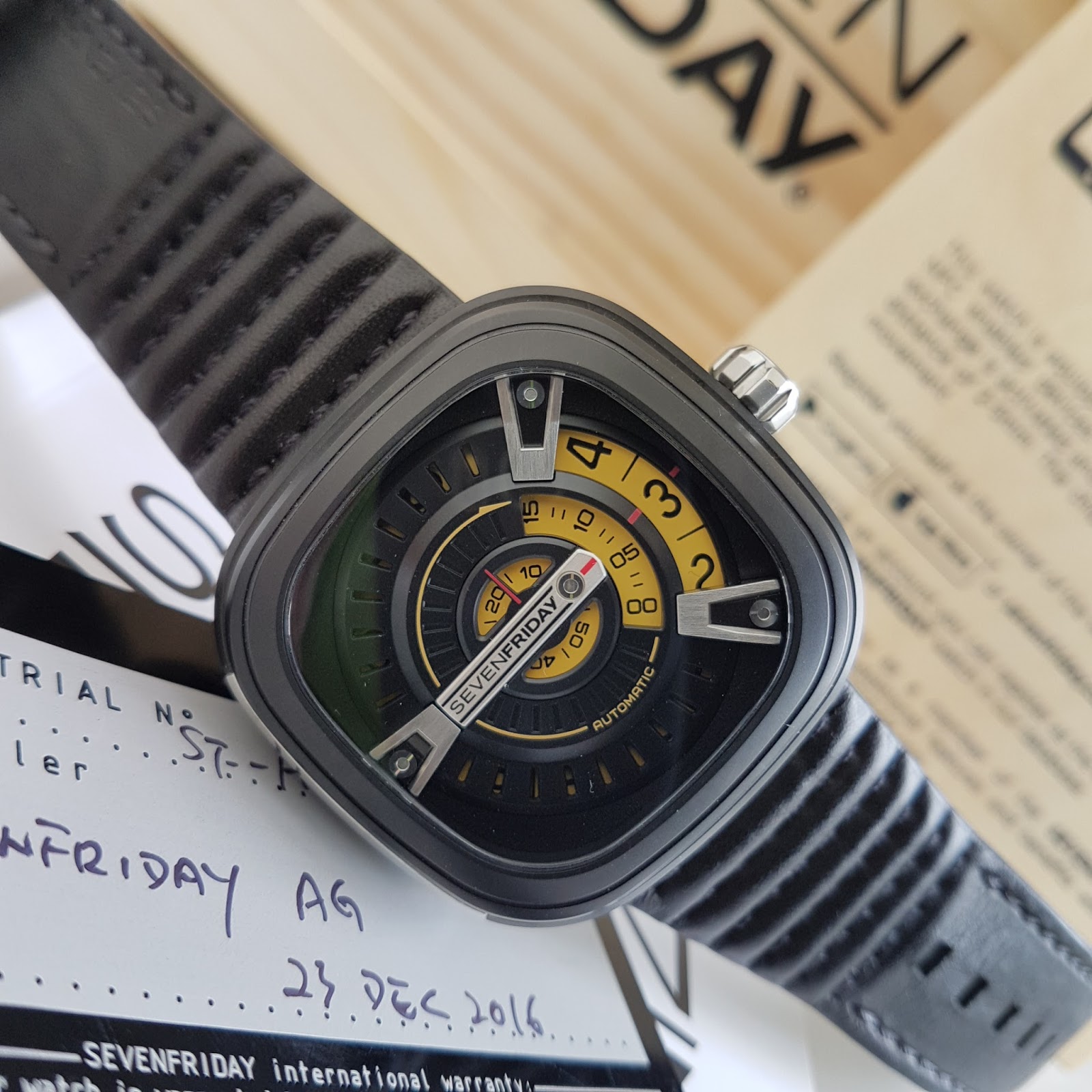 Jual Beli Tukar Tambah Service Jam Tangan Mewah Arloji Original CASE STEEL POLISH WITH BLACK PVD CASE COUTING STRAP BLACK LEATHER STRAP WITH BLACK PVD TANG BUCKLE GLASS MINERAL CRYSTAL