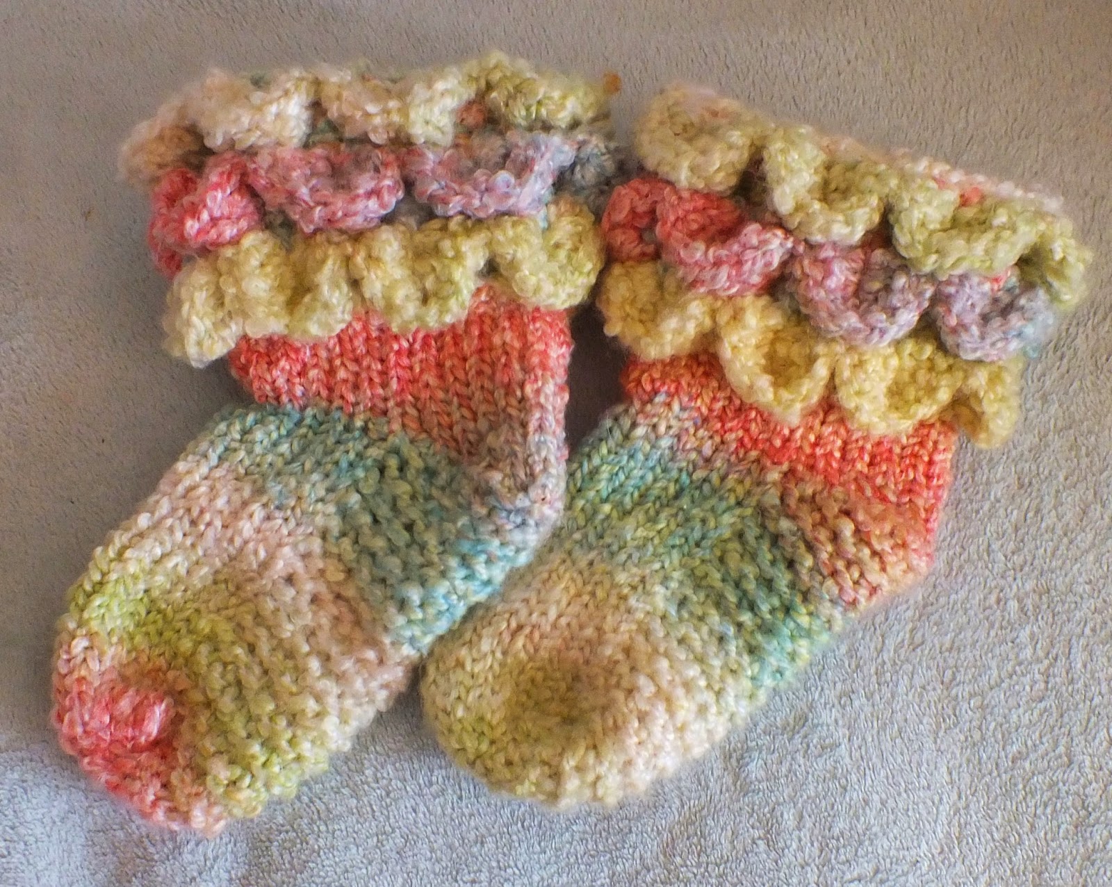 The Loom Muse How to Loom Knit Adult Booties 2 types