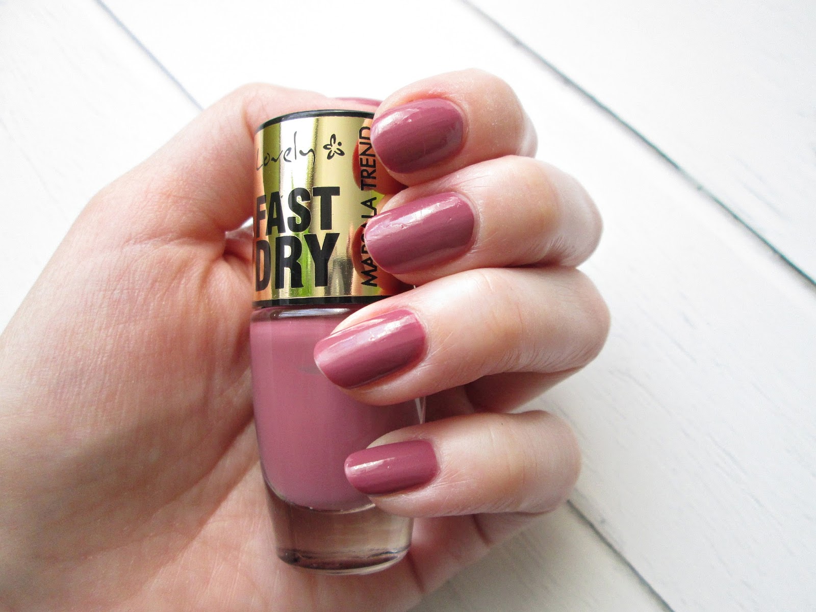 Lovely Fast Dry Marsala Trend Piękny lakier w odcieniu marsala