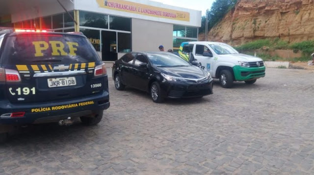 Monsenhor Hipólito, polícia recupera Corolla roubado Monsenhor Hipólito, polícia recupera Corolla roubado