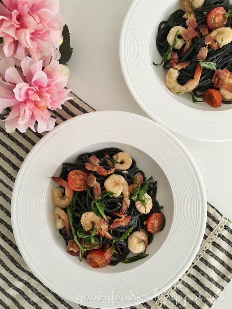 GoodyFoodies: Recipe: Squid Ink Pasta with Prawns, Bacon, Cherry
