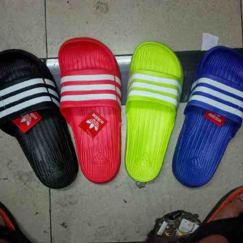 Gambar model sandal pria terbaru merek adidas puma nike bata carvil