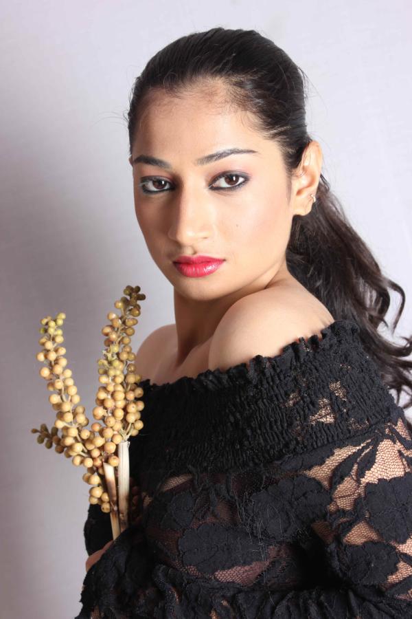 Bollywood Niharika Sharma Hot & Latest Photo Gallery - Girlz Around The ...