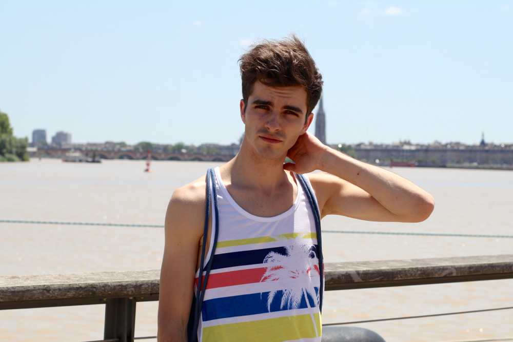 BLOG-MODE-HOMME_Preppy-vacances_ADIDAS-NEO-Label_skinny_sandales_martin-margiela-loreak-mendian_Bordeaux