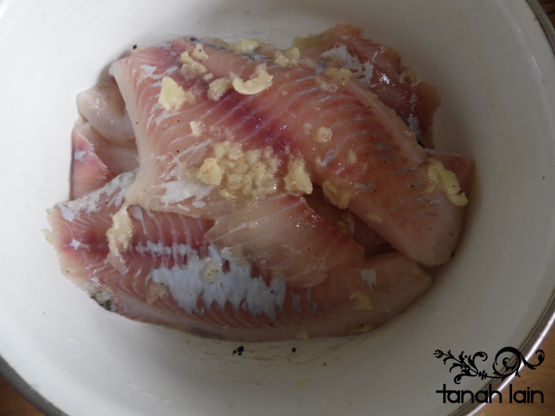 Receta de Filete de Pescado al Mojo de Ajo y Ensalada de Col.