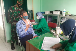 Vaksinasi Covid-19 Tahap II Bagi Guru Kecamatan Batuwarno, Mendapat Pendsmpingan Dari Babinsa Koramil 06/Batuwarno