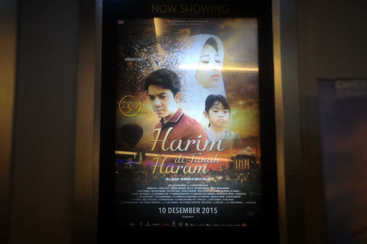 Review Film Harim Di Tanah Haram