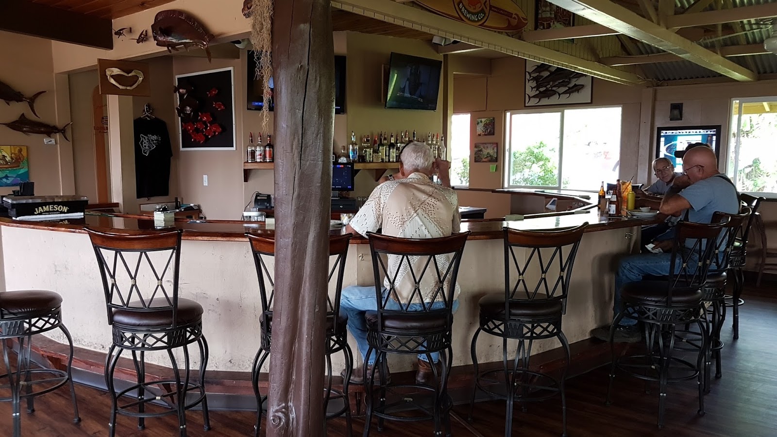 Jeeps Pubs Taverns and Bars Mehe's Bar and Grill (Ocean View, Hawaii