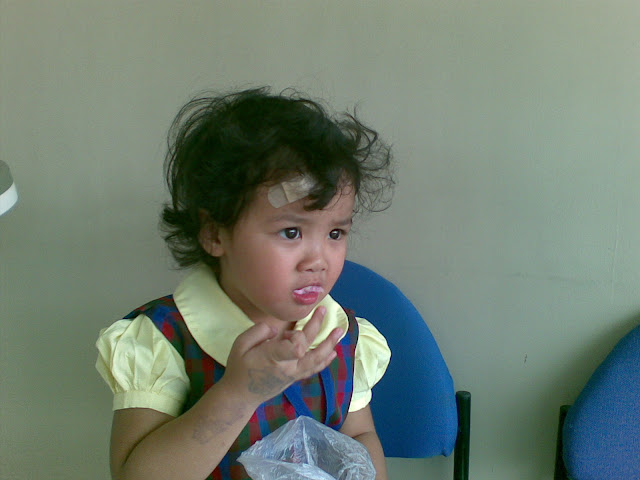 Kecil eating her cotton candy
