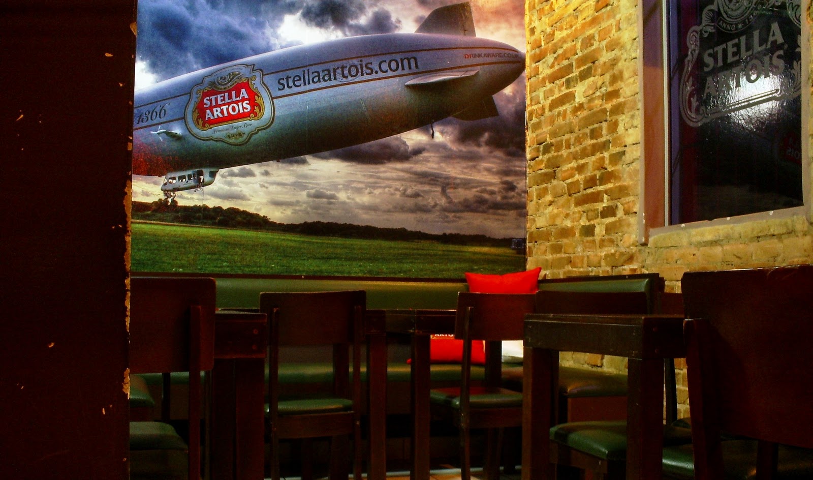 Zeppelin Bar: Chopp Stella Artois no Zeppelin Bar