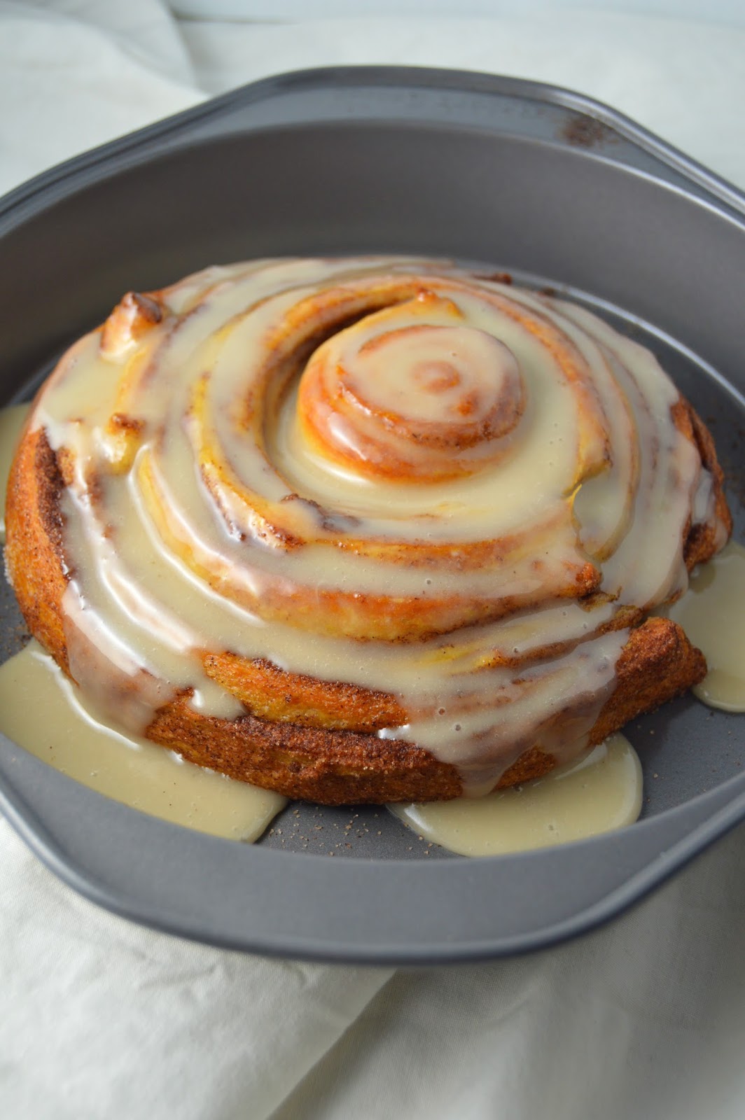 Easy Giant Cinnamon Roll Cake