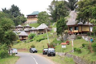 Jalan menuju Danau Kalimutu Jalan menuju Danau Kalimutu