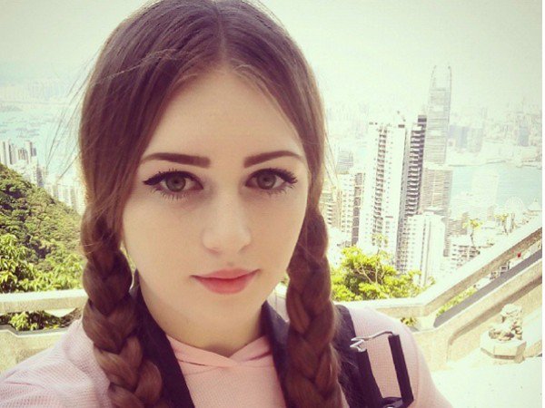 Julia Vins, Si Cewek Imut Berbadan Kekar Julia Vins, Si Cewek Imut Berbadan Kekar
