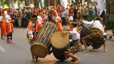 kesenian gendang baleq suku sasak kesenian gendang baleq suku sasak