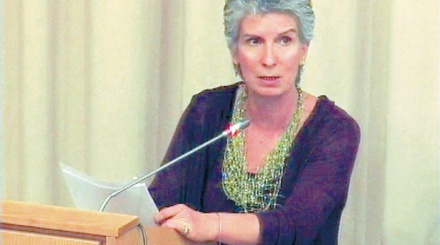 Δημόσιοι υπάλληλοι καταγγέλλουν Συριζαία στέλεχος του Υπουργείου Παιδείας ότι «πέταξε την εικόνα της Παναγίας στα σκουπίδια» Δημόσιοι υπάλληλοι καταγγέλλουν Συριζαία στέλεχος του Υπουργείου Παιδείας ότι «πέταξε την εικόνα της Παναγίας στα σκουπίδια»