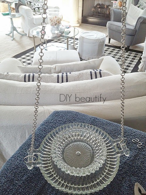 Get the tutorial for this Thrifted Bird Feeder made with crystal plates at DIY beautify.