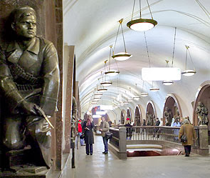 Двигатель революции станция метро