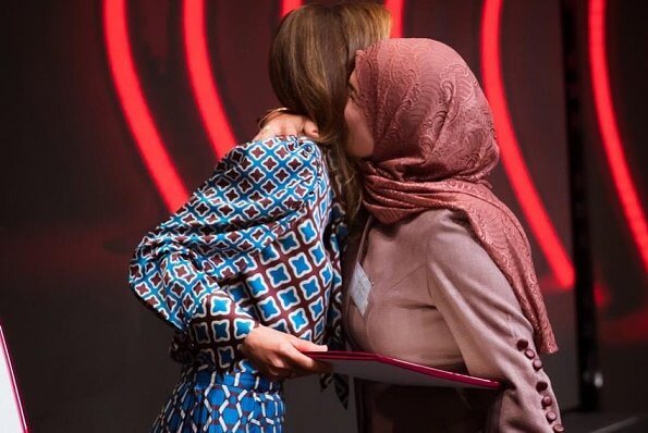 Queen Rania of Jordan wore a new printed satin top and blouse by Zara. 14th Teacher Award and 6th Principal Award