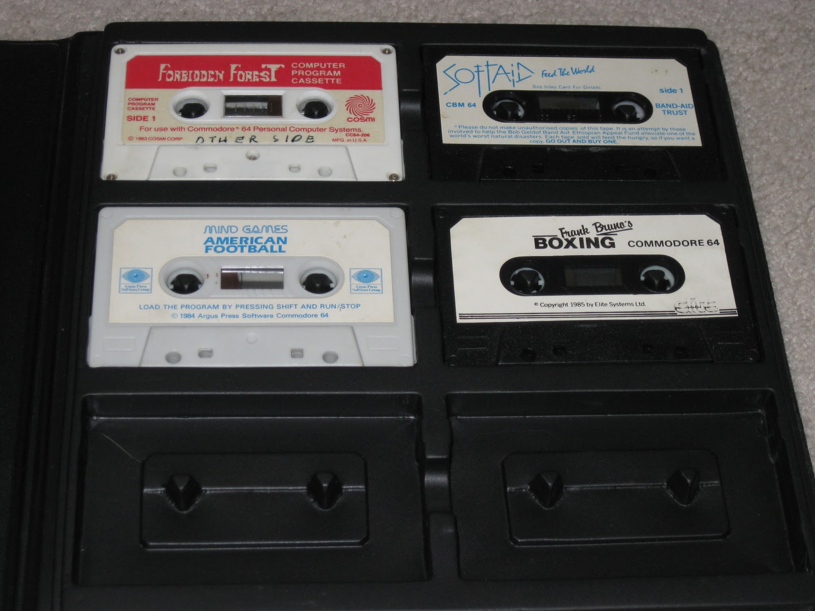 Игра магнитофон. Commodore 64 кассеты. Кассета load Hitachi. Commodore 64 games System. Tape Recorder Commodore 64.