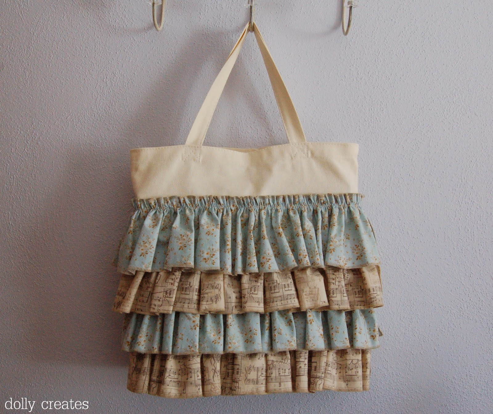 Dolly Creates: DIY Ruffle Tote