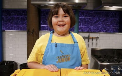 Niña gana premio y dona dinero para ayudar a personas necesitadas Niña gana premio y comparte dinero con necesitados